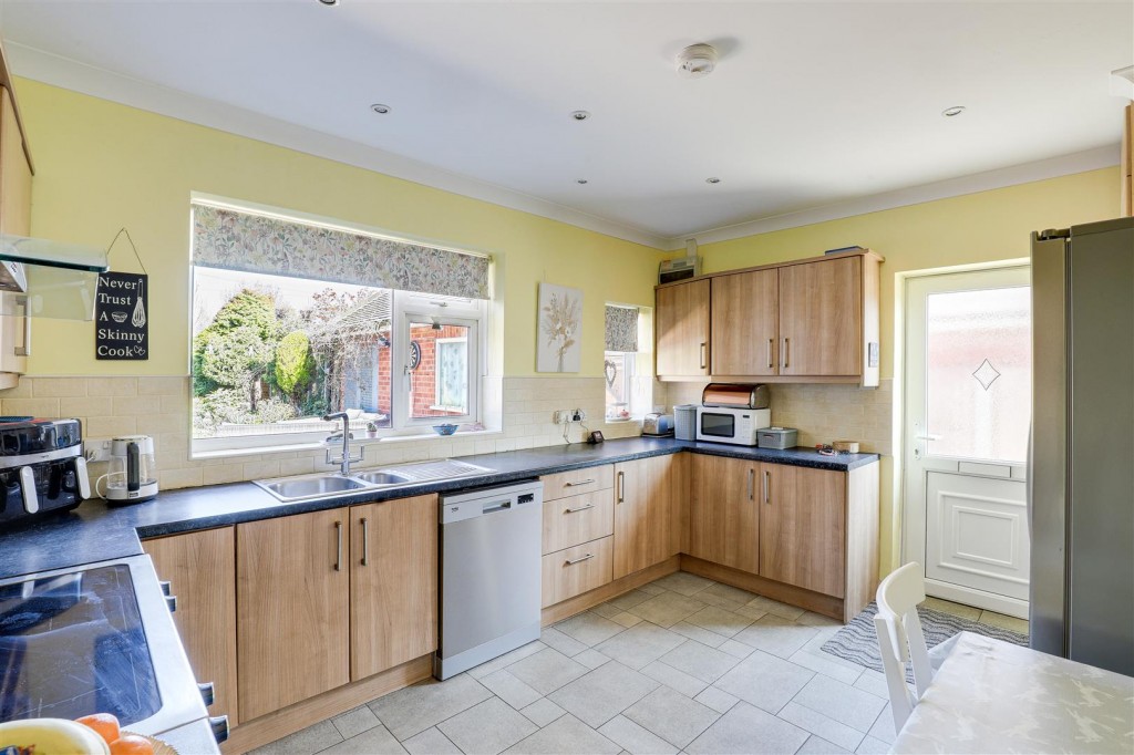 New Road, Radcliffe-On-Trent, Nottinghamshire, NG12 2AJ