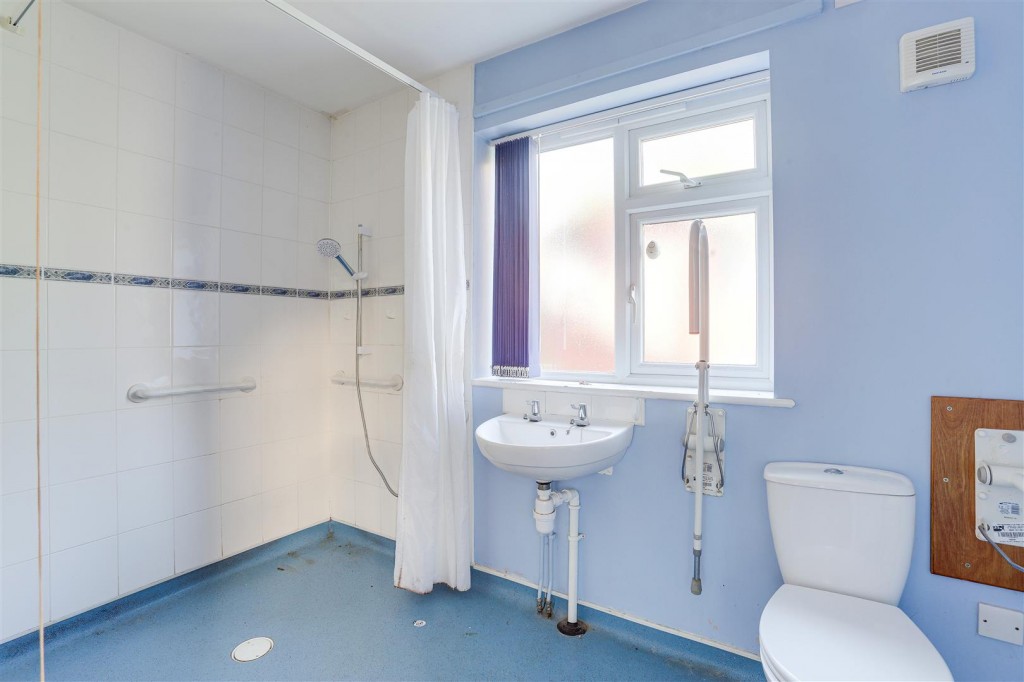 Sturgeon Avenue, Clifton, Nottinghamshire, NG11 8HD