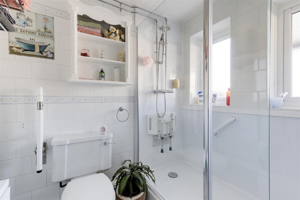 Ravensworth Road, Bulwell, Nottinghamshire, NG6 8FY