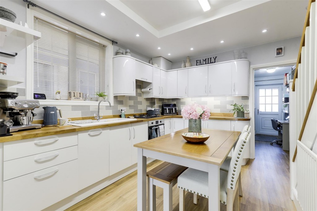 Ravensworth Road, Bulwell, Nottinghamshire, NG6 8FY