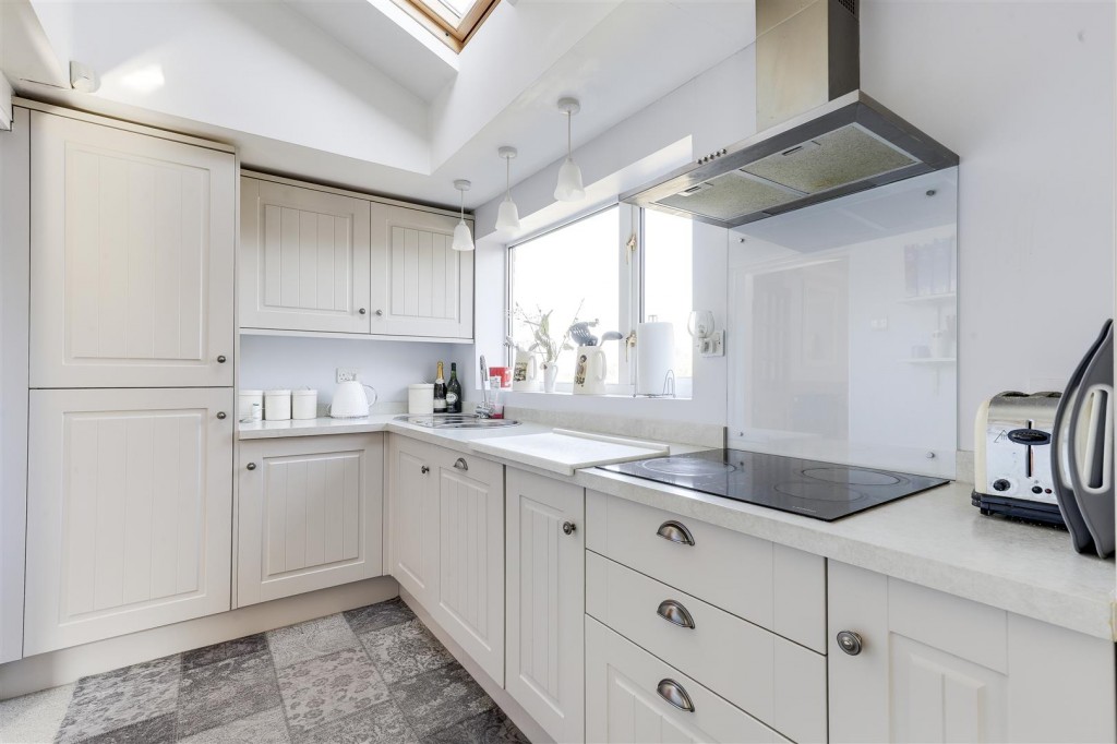 Alexandra Road East, Chesterfield, S41 0HF
