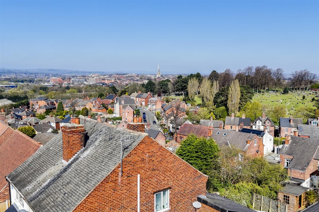 Alexandra Road East, Chesterfield, S41 0HF