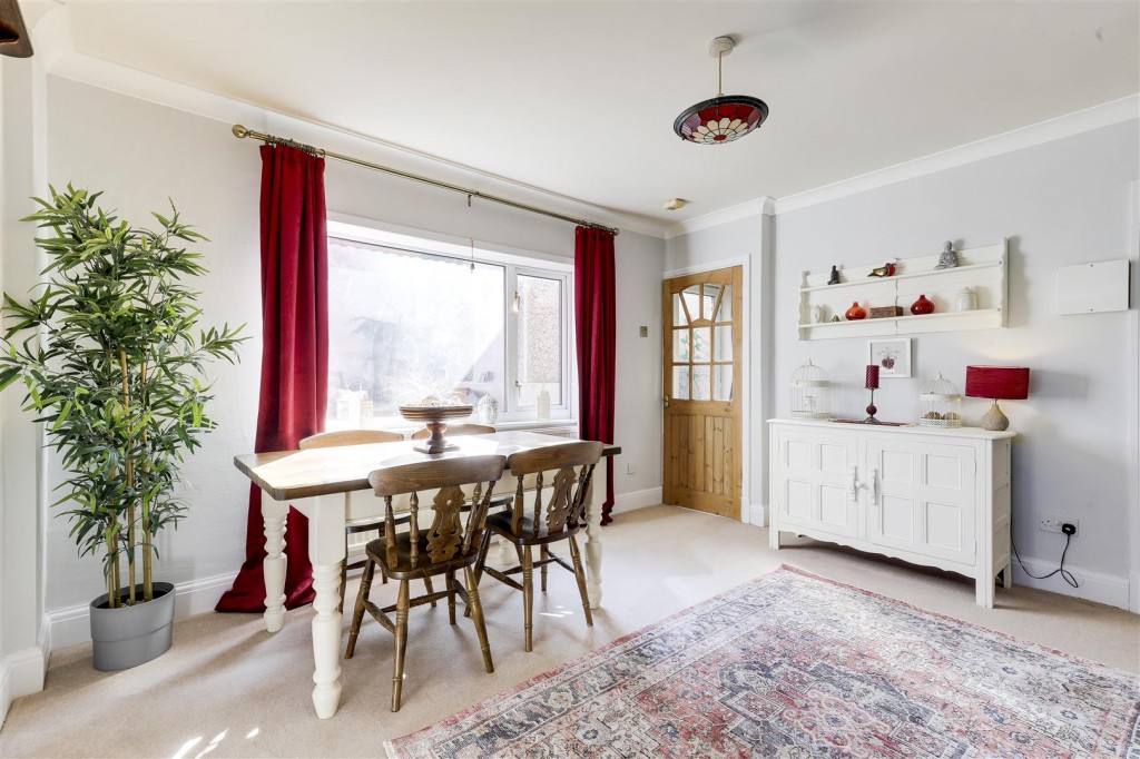 Alexandra Road East, Chesterfield, S41 0HF