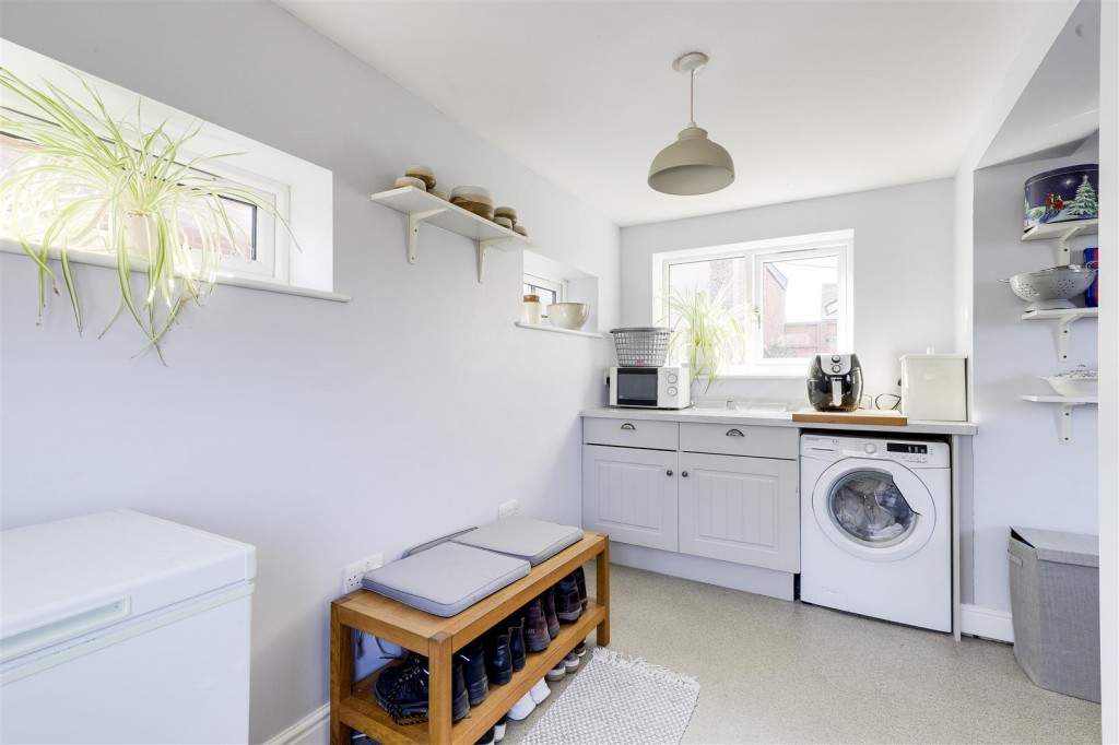 Alexandra Road East, Chesterfield, S41 0HF