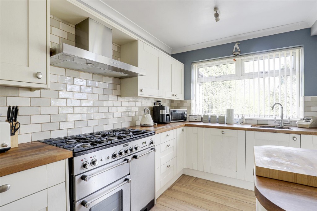Roland Avenue, Nuthall, Nottinghamshire, NG16 1BB