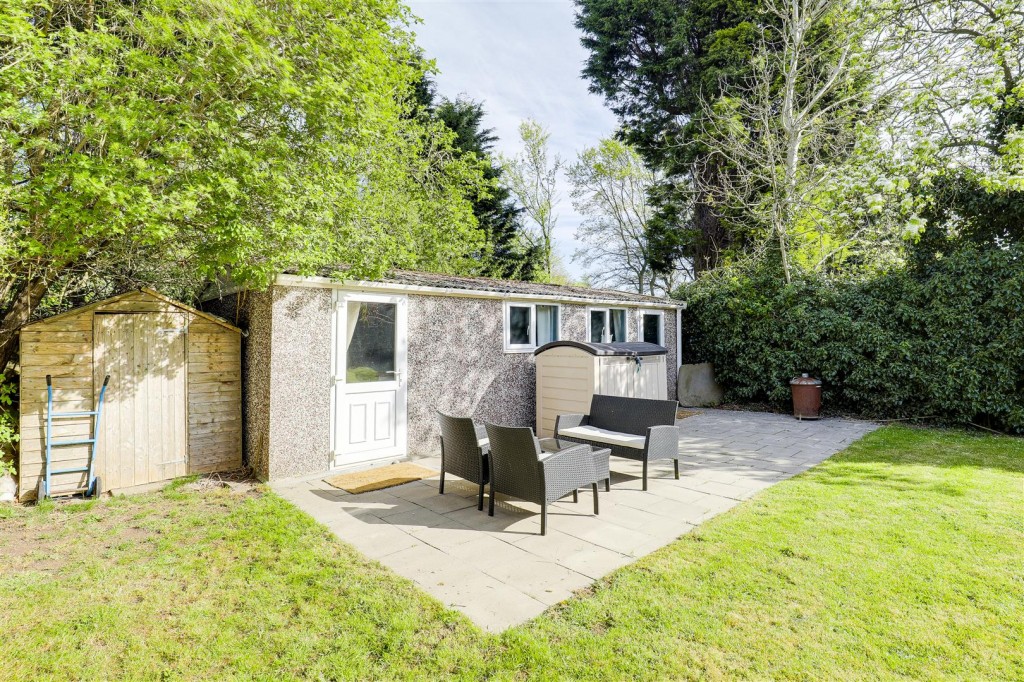 Roland Avenue, Nuthall, Nottinghamshire, NG16 1BB