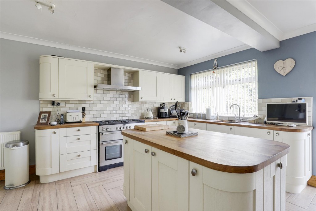 Roland Avenue, Nuthall, Nottinghamshire, NG16 1BB