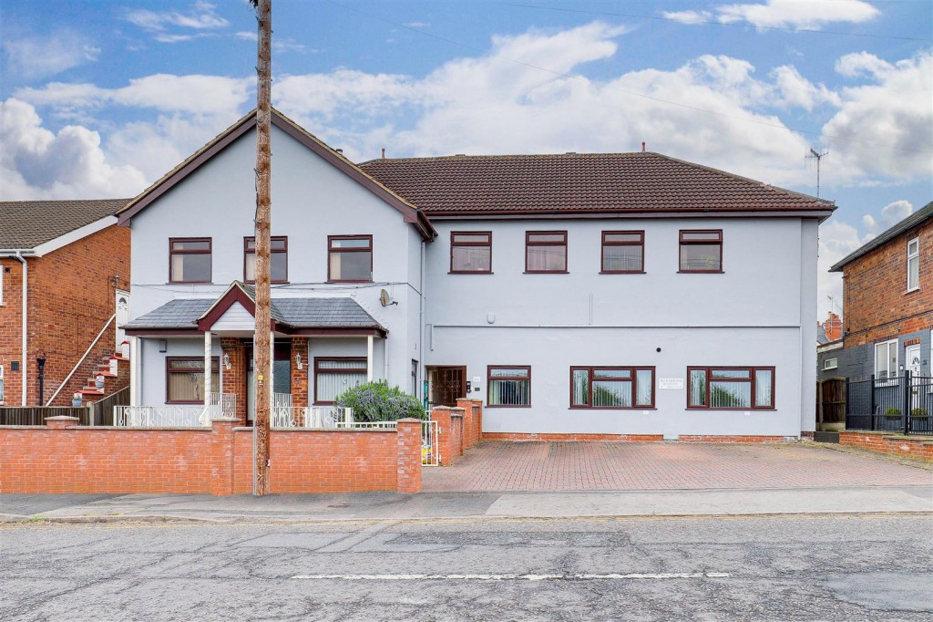 Gedling Road, Arnold, Nottingham, NG5 6NR