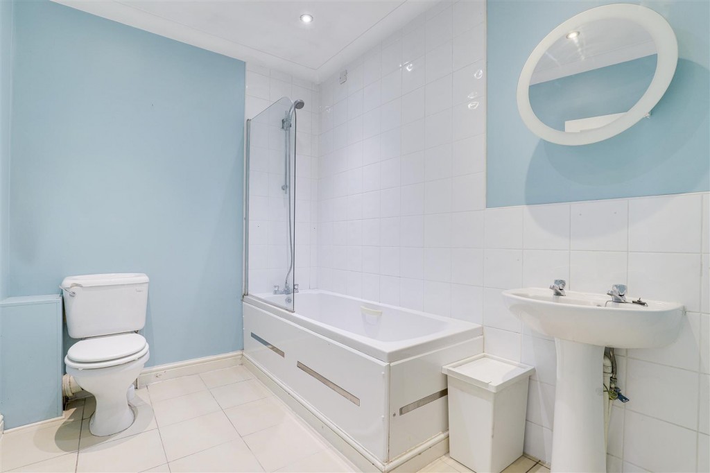 Gedling Road, Arnold, Nottingham, NG5 6NR