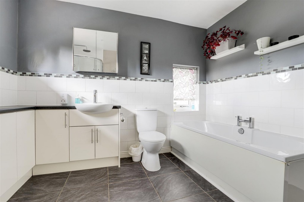 Derby Road, Beeston, Nottinghamshire, NG9 3AZ