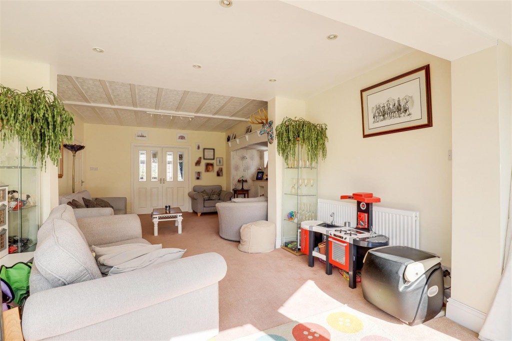 Derby Road, Beeston, Nottinghamshire, NG9 3AZ