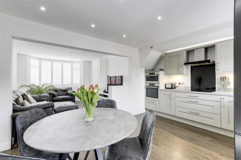 Ravenswood Road, Arnold, Nottinghamshire, NG5 7FR