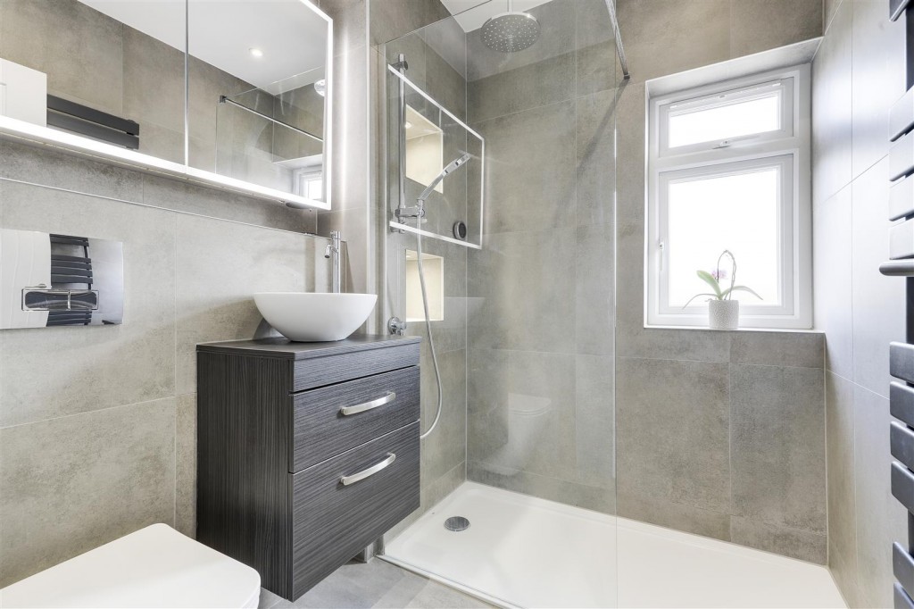 Ravenswood Road, Arnold, Nottinghamshire, NG5 7FR