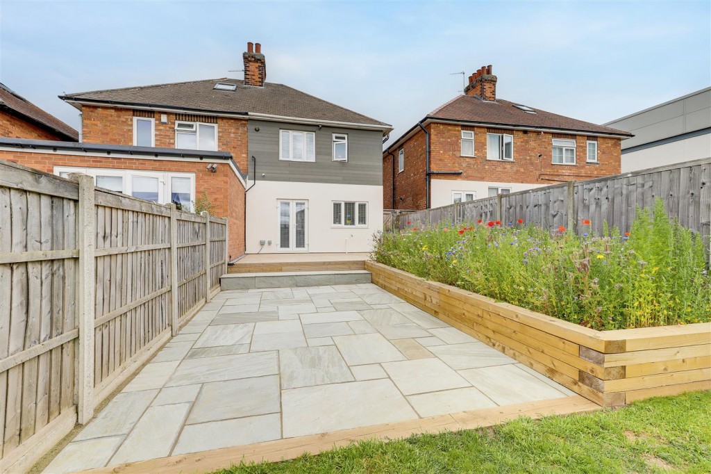 Ravenswood Road, Arnold, Nottinghamshire, NG5 7FR
