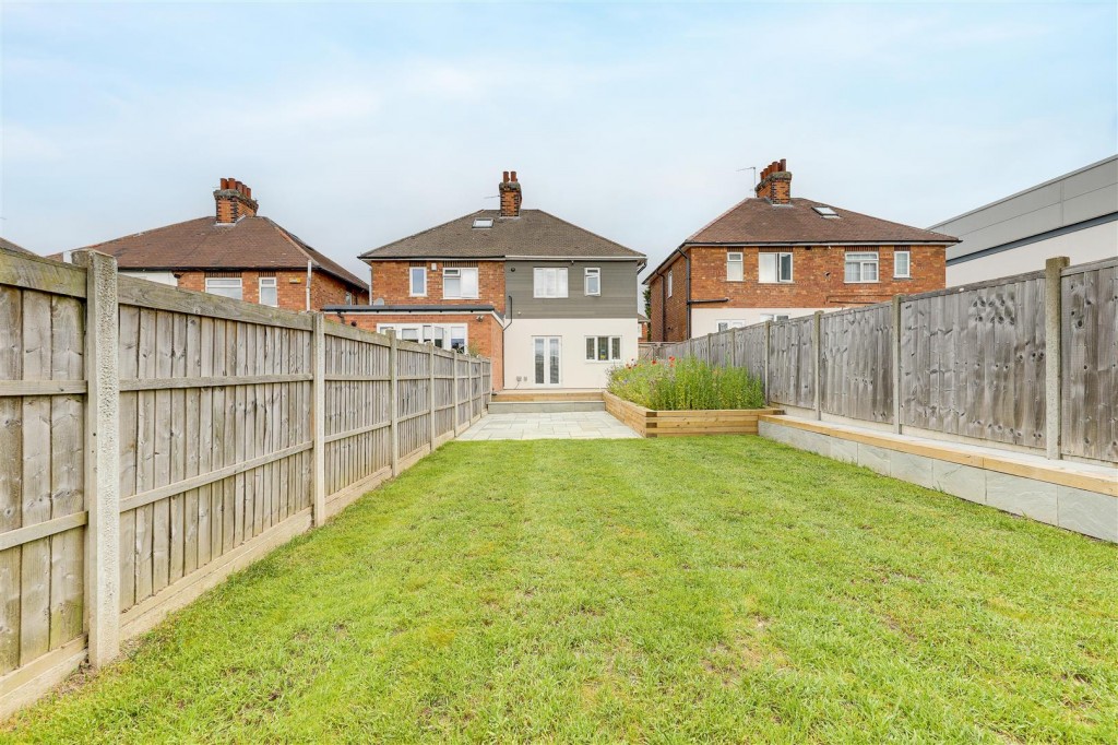 Ravenswood Road, Arnold, Nottinghamshire, NG5 7FR