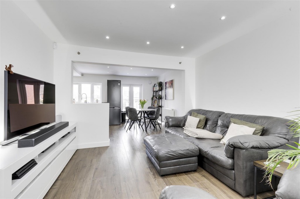 Ravenswood Road, Arnold, Nottinghamshire, NG5 7FR