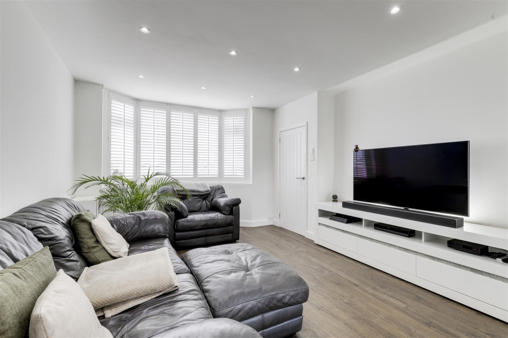 Ravenswood Road, Arnold, Nottinghamshire, NG5 7FR