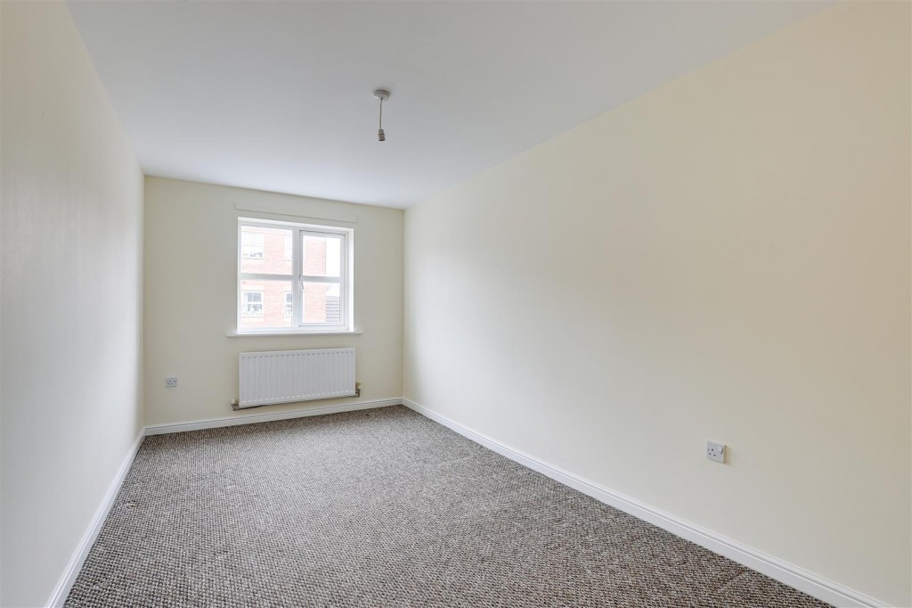 Edmonstone Crescent, Bestwood, Nottingham, NG5 5UW