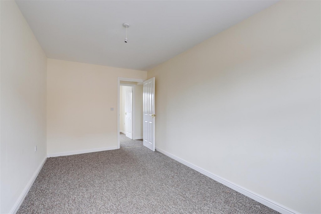 Edmonstone Crescent, Bestwood, Nottingham, NG5 5UW