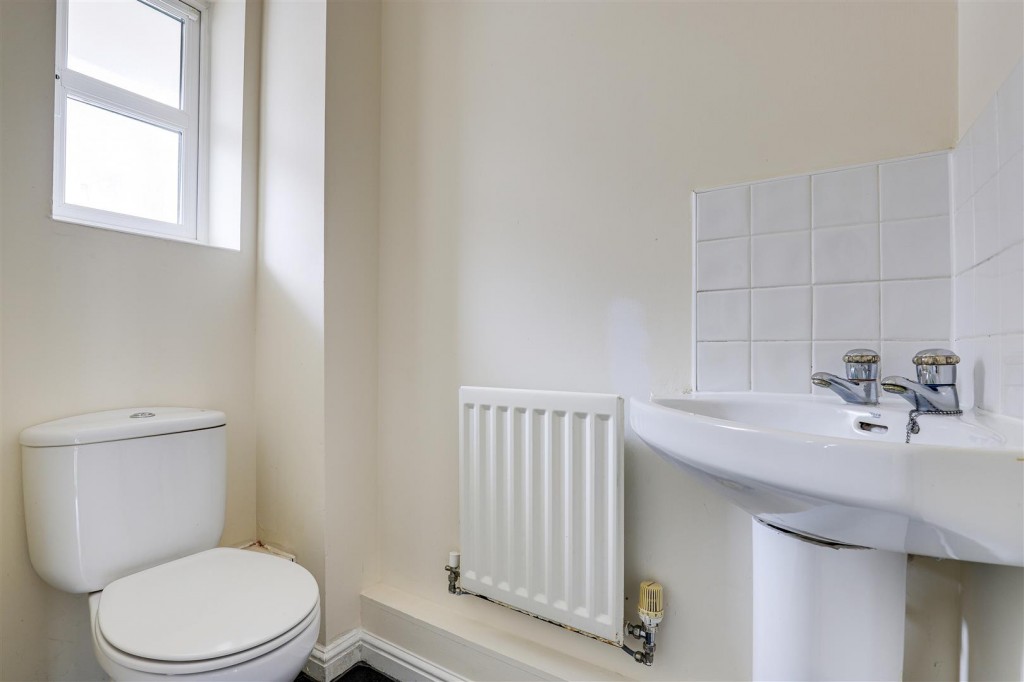Edmonstone Crescent, Bestwood, Nottingham, NG5 5UW