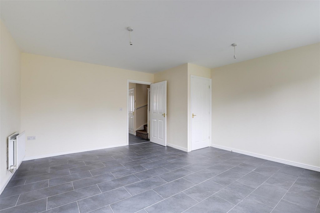 Edmonstone Crescent, Bestwood, Nottingham, NG5 5UW
