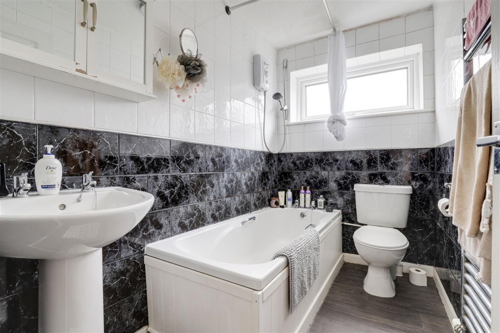 Calderdale Drive, Long Eaton, Derbyshire, NG10 3PP