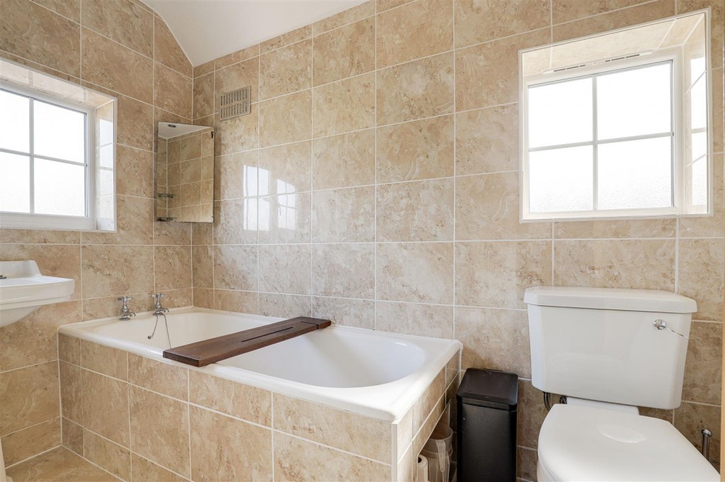 Valley Road, West Bridgford, Nottinghamshire, NG2 6HQ