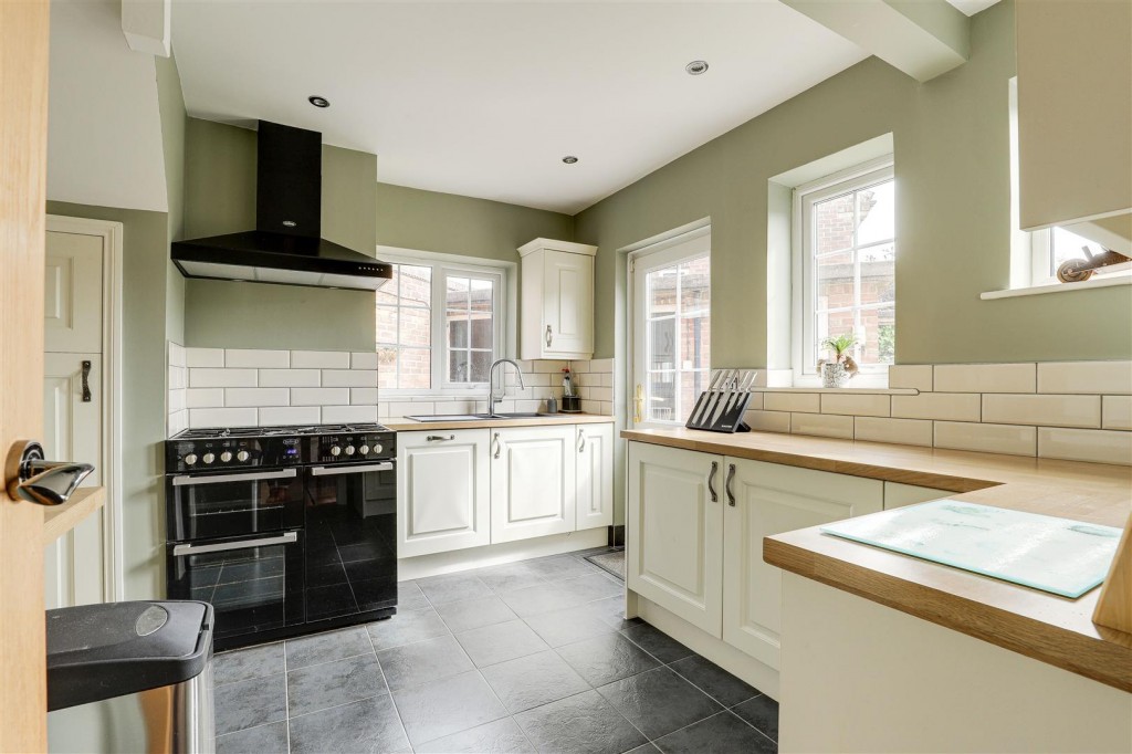 Valley Road, West Bridgford, Nottinghamshire, NG2 6HQ