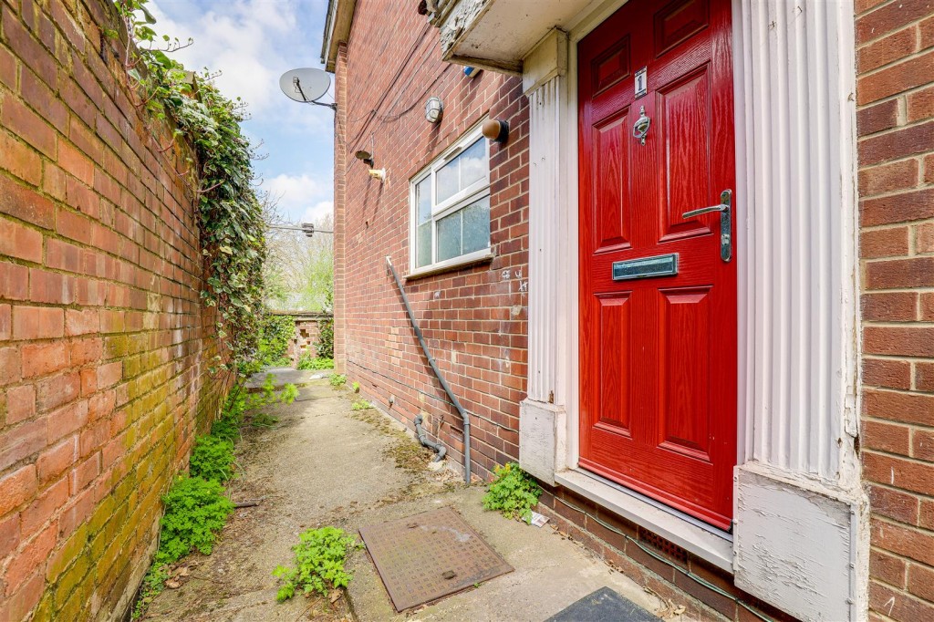 Mapperley Road, Mapperley Park, Nottingham, NG3 5BJ