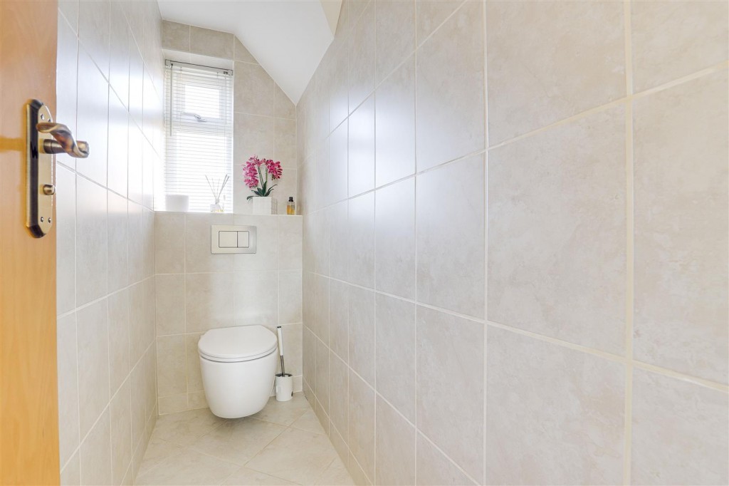 Cromwell Road, Beeston, Nottinghamshire, NG9 1DE
