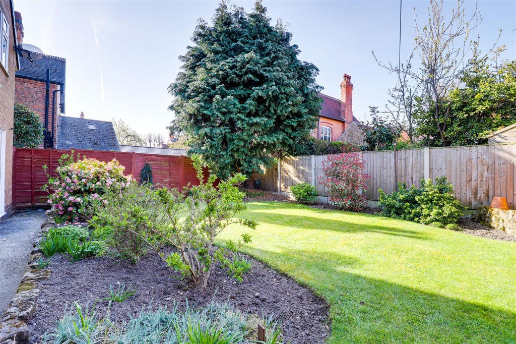 Cromwell Road, Beeston, Nottinghamshire, NG9 1DE