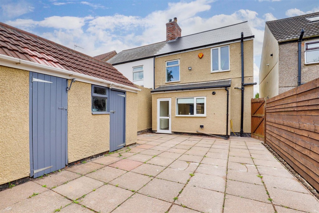 Diamond Avenue, Kirkby-In-Ashfield, Nottinghamshire, NG17 7GN