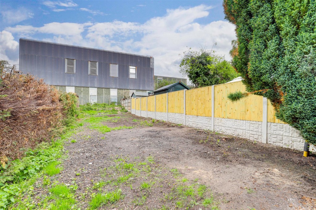 Diamond Avenue, Kirkby-In-Ashfield, Nottinghamshire, NG17 7GN