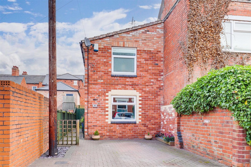 Titchfield Terrace, Hucknall, Nottinghamshire, NG15 7HL