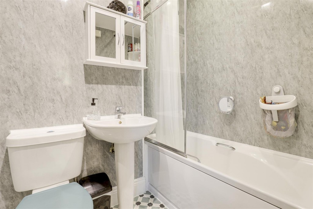 Titchfield Terrace, Hucknall, Nottinghamshire, NG15 7HL