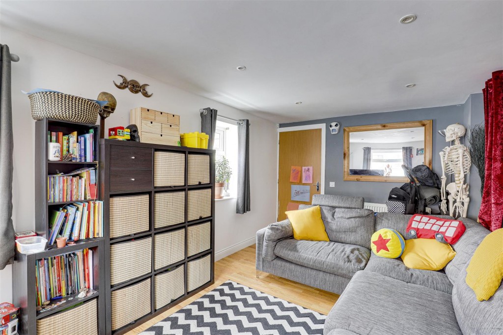 Titchfield Terrace, Hucknall, Nottinghamshire, NG15 7HL