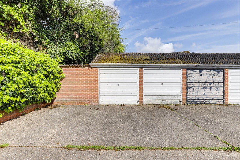 Dellwood Close, Carlton, Nottingham, NG4 3SL