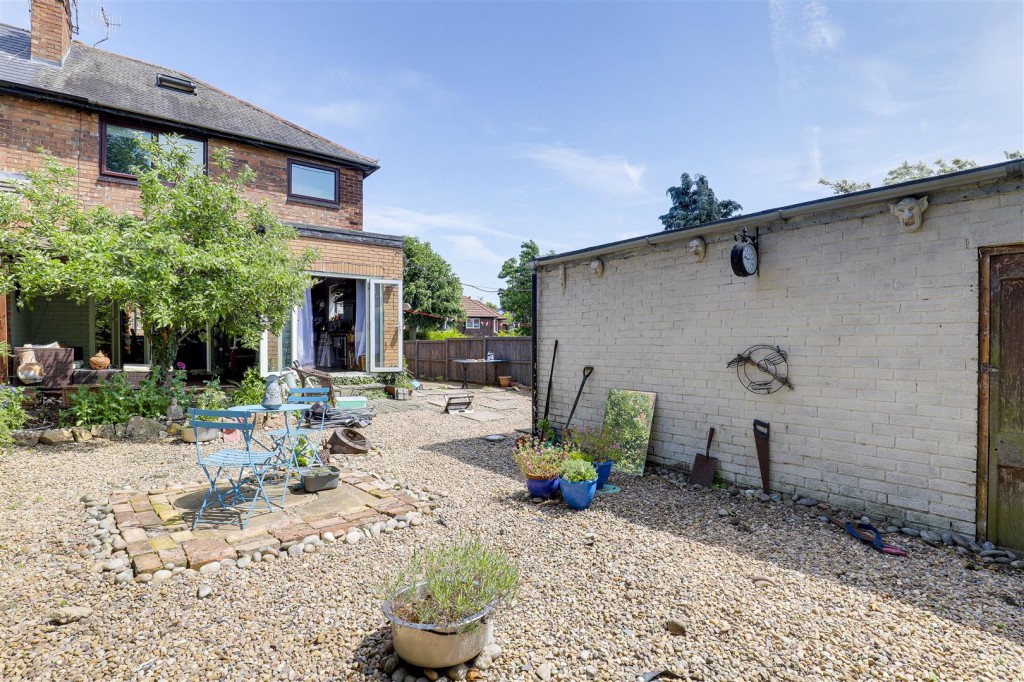 Worcester Road, Woodthorpe, Nottinghamshire, NG5 4HW