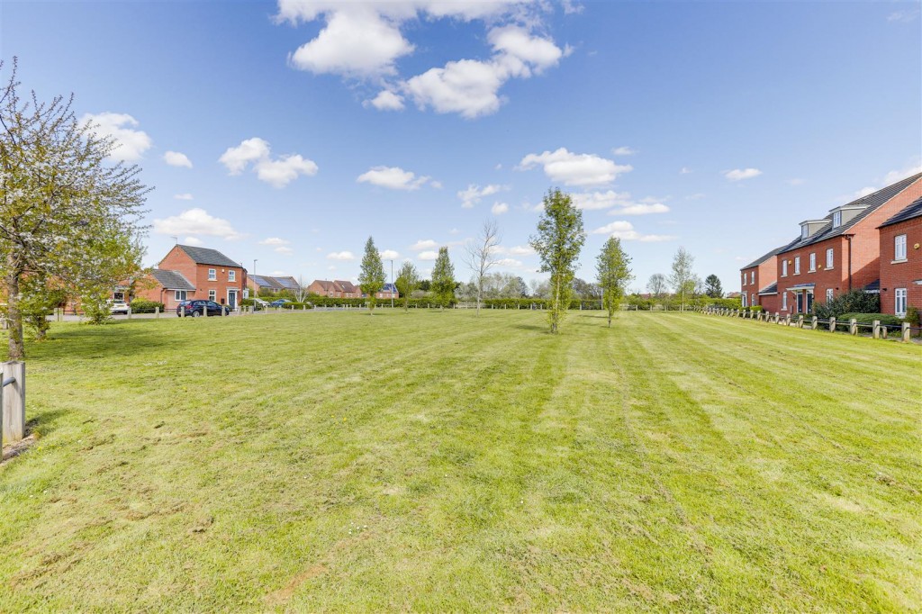 Red Kite Close, Hucknall, Nottinghamshire, NG15 8HE