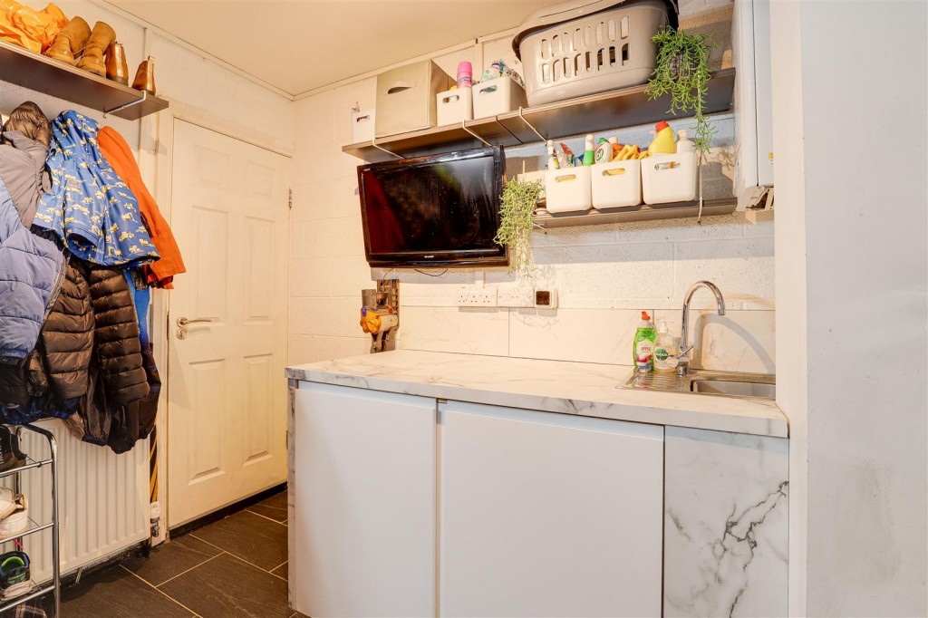 Clovelly Drive, Mapperley, Nottinghamshire, NG3 5NJ