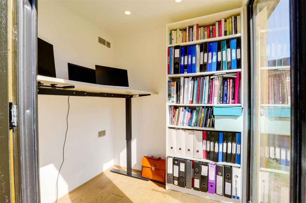 Clovelly Drive, Mapperley, Nottinghamshire, NG3 5NJ