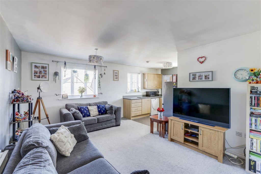 Burberry Avenue, Hucknall, Nottinghamshire, NG15 7EZ