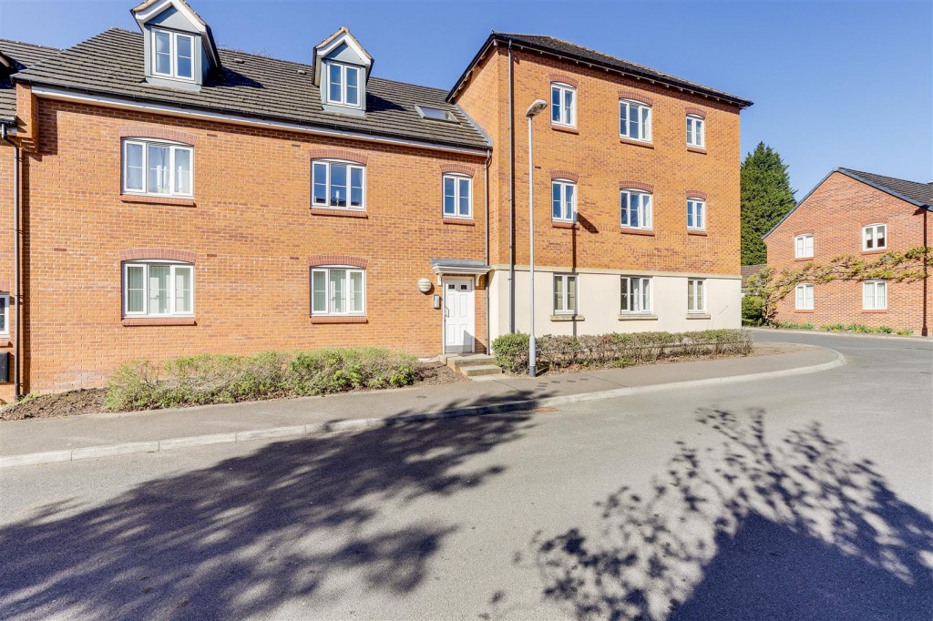 Burberry Avenue, Hucknall, Nottinghamshire, NG15 7EZ