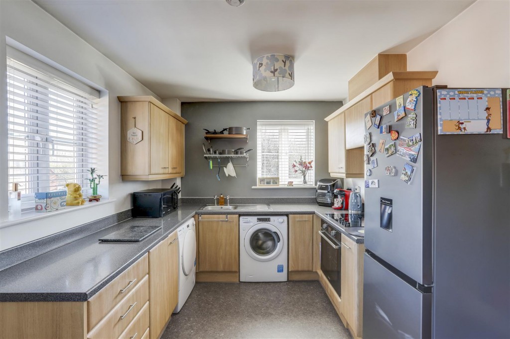 Burberry Avenue, Hucknall, Nottinghamshire, NG15 7EZ