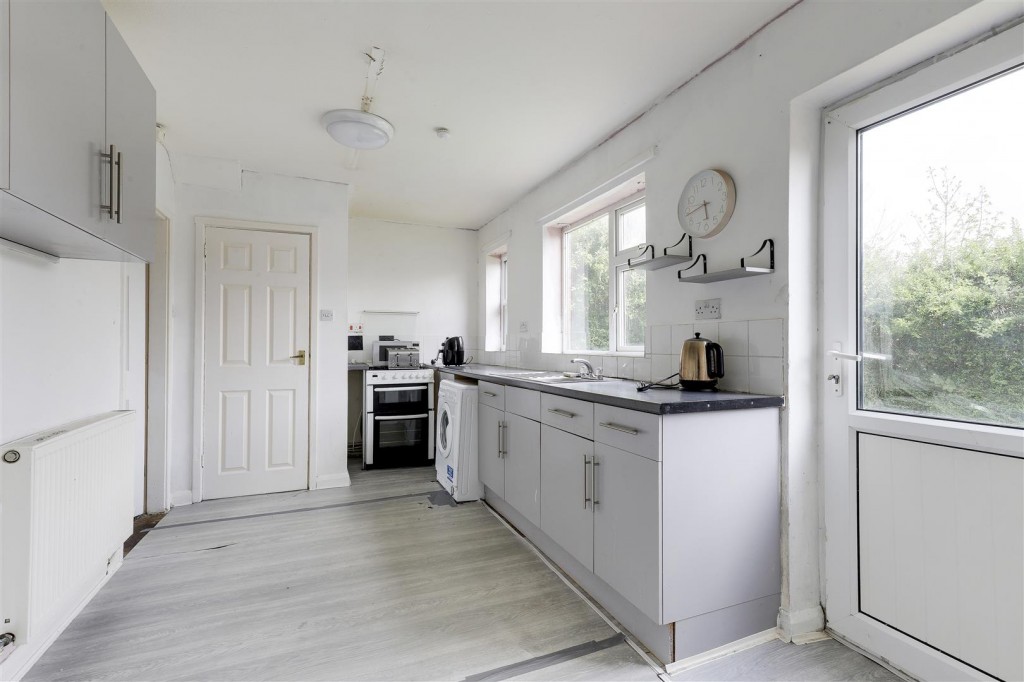 Deepdene Way, Cinderhill, Nottinghamshire, NG8 6BX