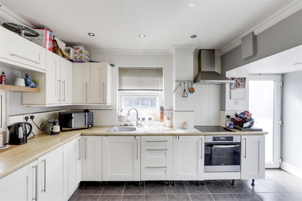 Hoylake Crescent, Broxtowe, Nottinghamshire, NG8 4PX