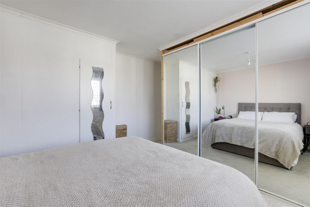 Hoylake Crescent, Broxtowe, Nottinghamshire, NG8 4PX