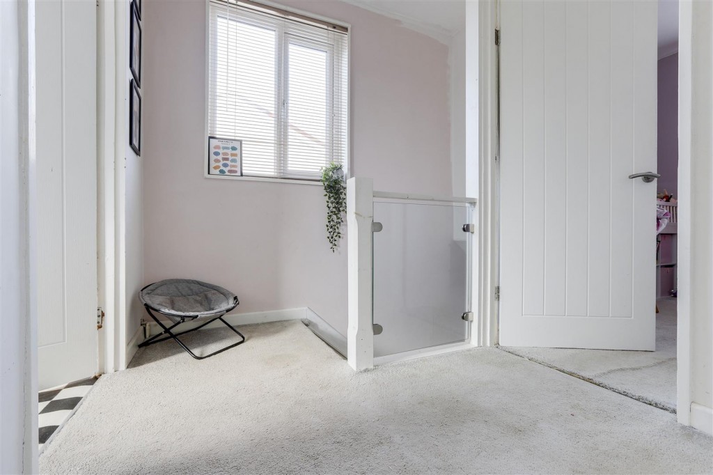 Hoylake Crescent, Broxtowe, Nottinghamshire, NG8 4PX