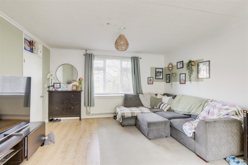 Hoylake Crescent, Broxtowe, Nottinghamshire, NG8 4PX