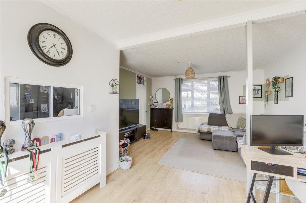 Hoylake Crescent, Broxtowe, Nottinghamshire, NG8 4PX